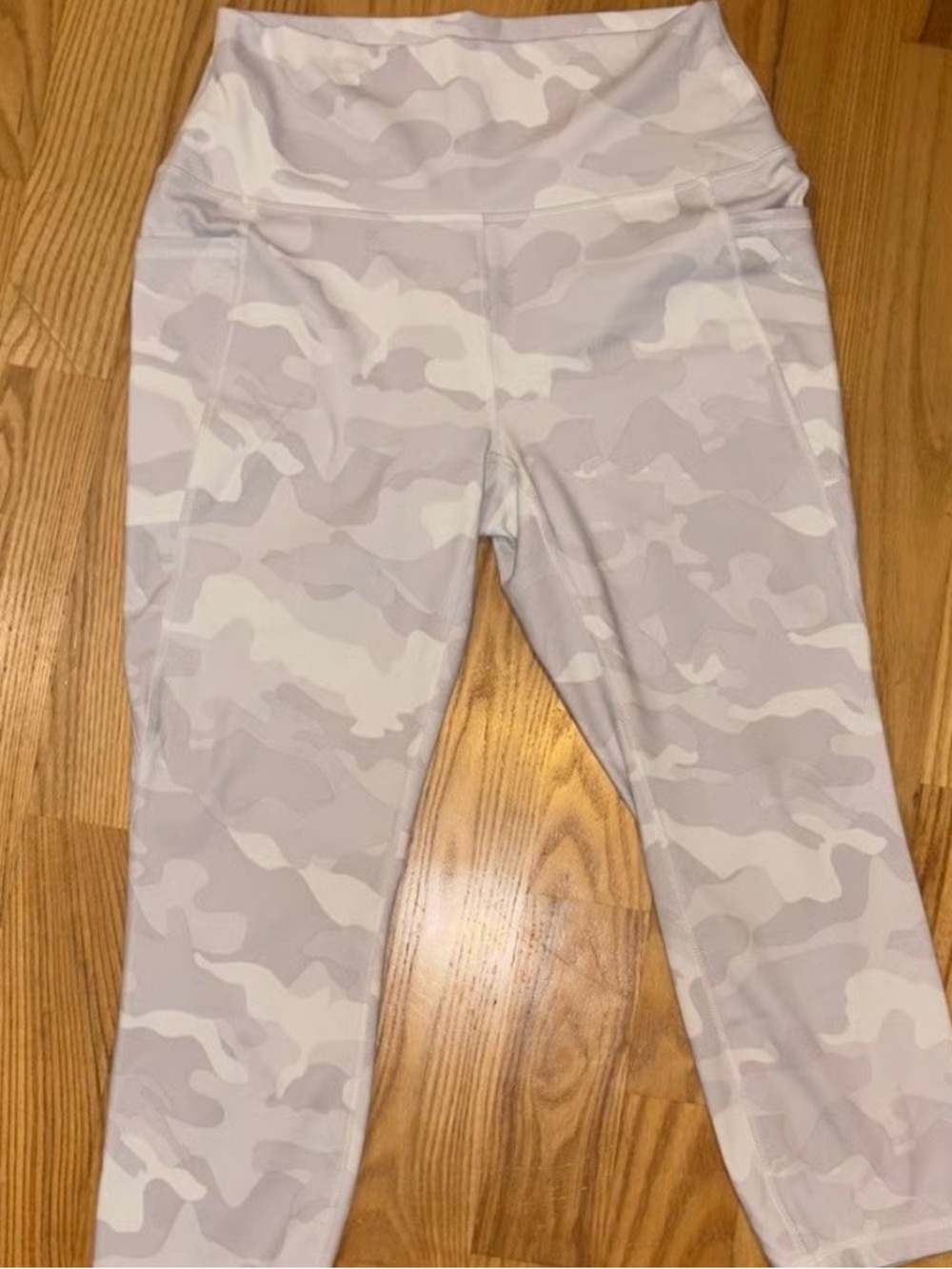 High-Waist Camo Leggings in white and gray